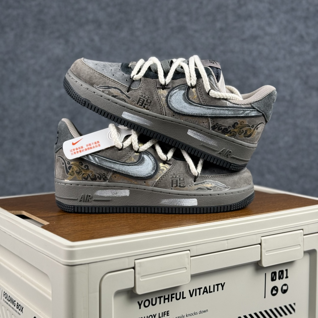 260 Nike Air Force 1'07 Low ”Dragon & Horse Spirit” 手绘涂鸦 马年国风限定 空军一号低帮休闲板鞋 CD1221-680-Chinese UA Cheap High Quatity Brand Clothes Bags handbags Sneakers wholesale wholesaler seller from China Factory suppliers Fashion Clothing Shoes best Quality Beautiful Price 260 Nike Air Force 1'07 Low ”Dragon & Horse Spirit” 手绘涂鸦 马年国风限定 空军一号低帮休闲板鞋 CD1221-680
