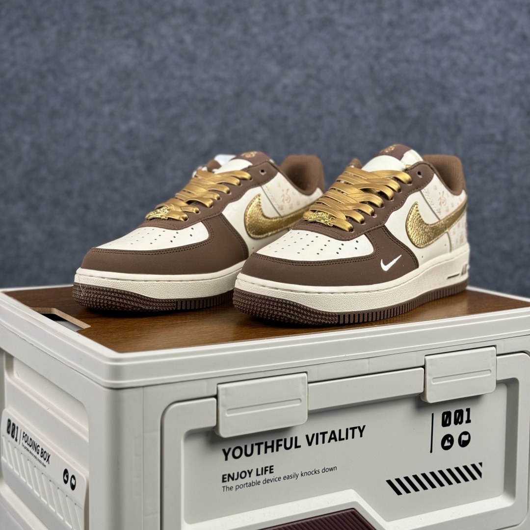 260 Nike Air Force 1'07 Low 马年限定 金棕纳福 空军一号低帮休闲板鞋 IQ1119-011-Chinese UA Cheap High Quatity Brand Clothes Bags handbags Sneakers wholesale wholesaler seller from China Factory suppliers Fashion Clothing Shoes best Quality Beautiful Price 260 Nike Air Force 1'07 Low 马年限定 金棕纳福 空军一号低帮休闲板鞋 IQ1119-011