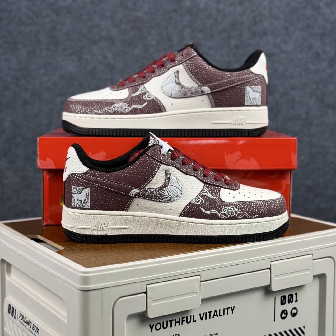 260 Nike Air Force 1 Low 2026 丙午马年限定款 Swoosh 标识融入中式线描马形图案 XA2001-903