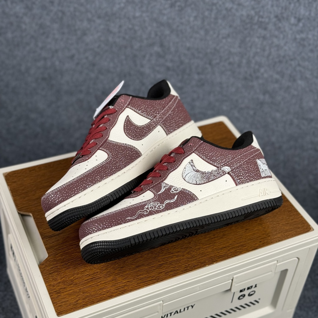 260 Nike Air Force 1 Low 2026 丙午马年限定款 Swoosh 标识融入中式线描马形图案 XA2001-903