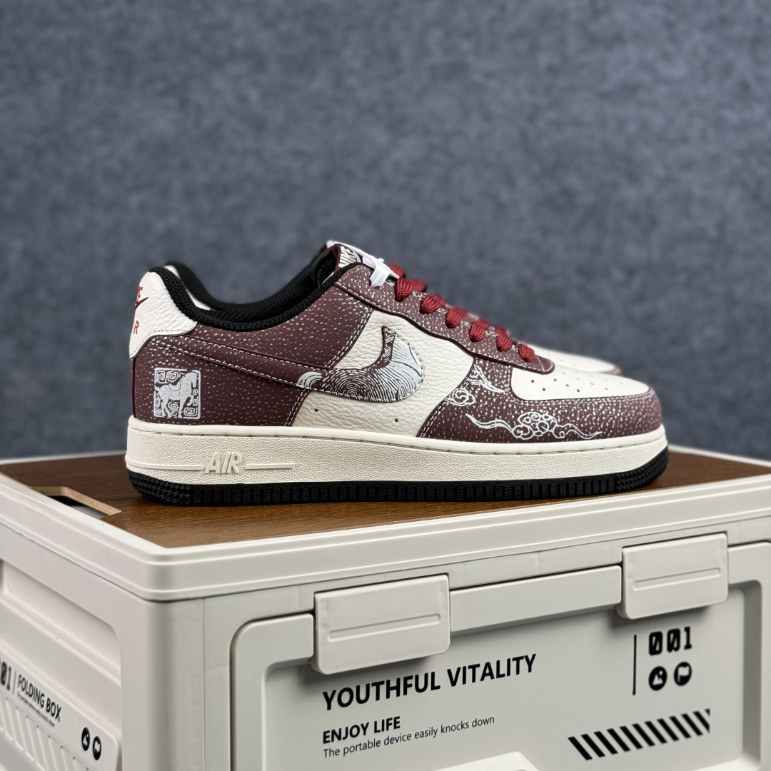 260 Nike Air Force 1 Low 2026 丙午马年限定款 Swoosh 标识融入中式线描马形图案 XA2001-903