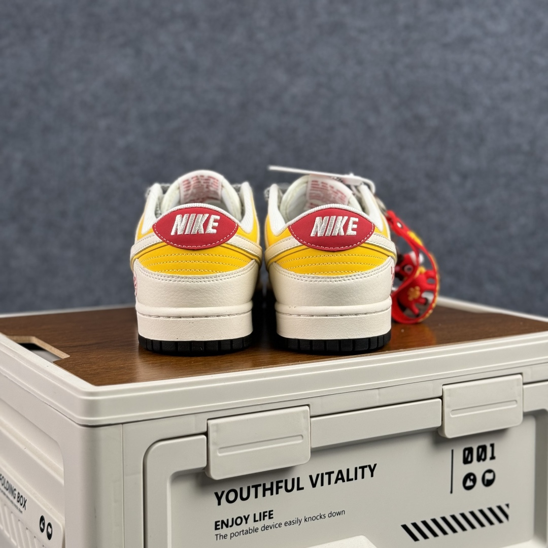 280 赤焰踏春,马到功成 | Nike Dunk Low 马年限定 当经典Dunk Low遇上马年祥瑞 FC1688-245-Chinese UA Cheap High Quatity Brand Clothes Bags handbags Sneakers wholesale wholesaler seller from China Factory suppliers Fashion Clothing Shoes best Quality Beautiful Price 280 赤焰踏春,马到功成 | Nike Dunk Low 马年限定 当经典Dunk Low遇上马年祥瑞 FC1688-245