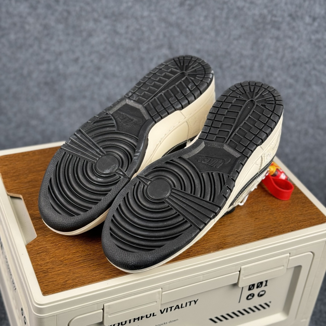 280 踏云而来,龙马精神 | Nike Dunk Low 马年限定 当经典Dunk Low遇上东方祥瑞 ZH2598-802-Chinese UA Cheap High Quatity Brand Clothes Bags handbags Sneakers wholesale wholesaler seller from China Factory suppliers Fashion Clothing Shoes best Quality Beautiful Price 280 踏云而来,龙马精神 | Nike Dunk Low 马年限定 当经典Dunk Low遇上东方祥瑞 ZH2598-802