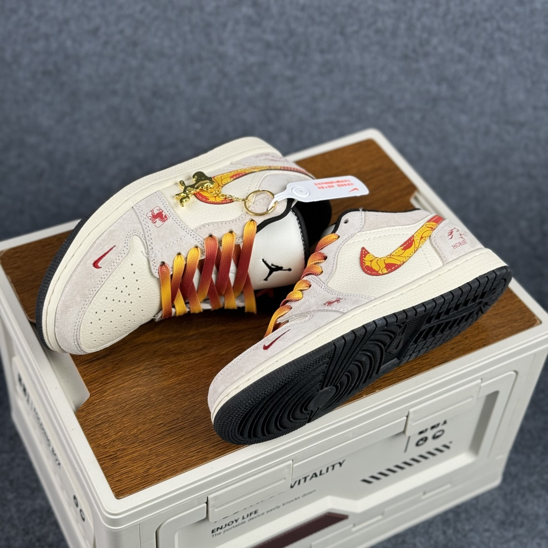 280 Nike Air Jordan 1 Low AJ1乔1 马年限定 低帮休闲板鞋 LR8888-020