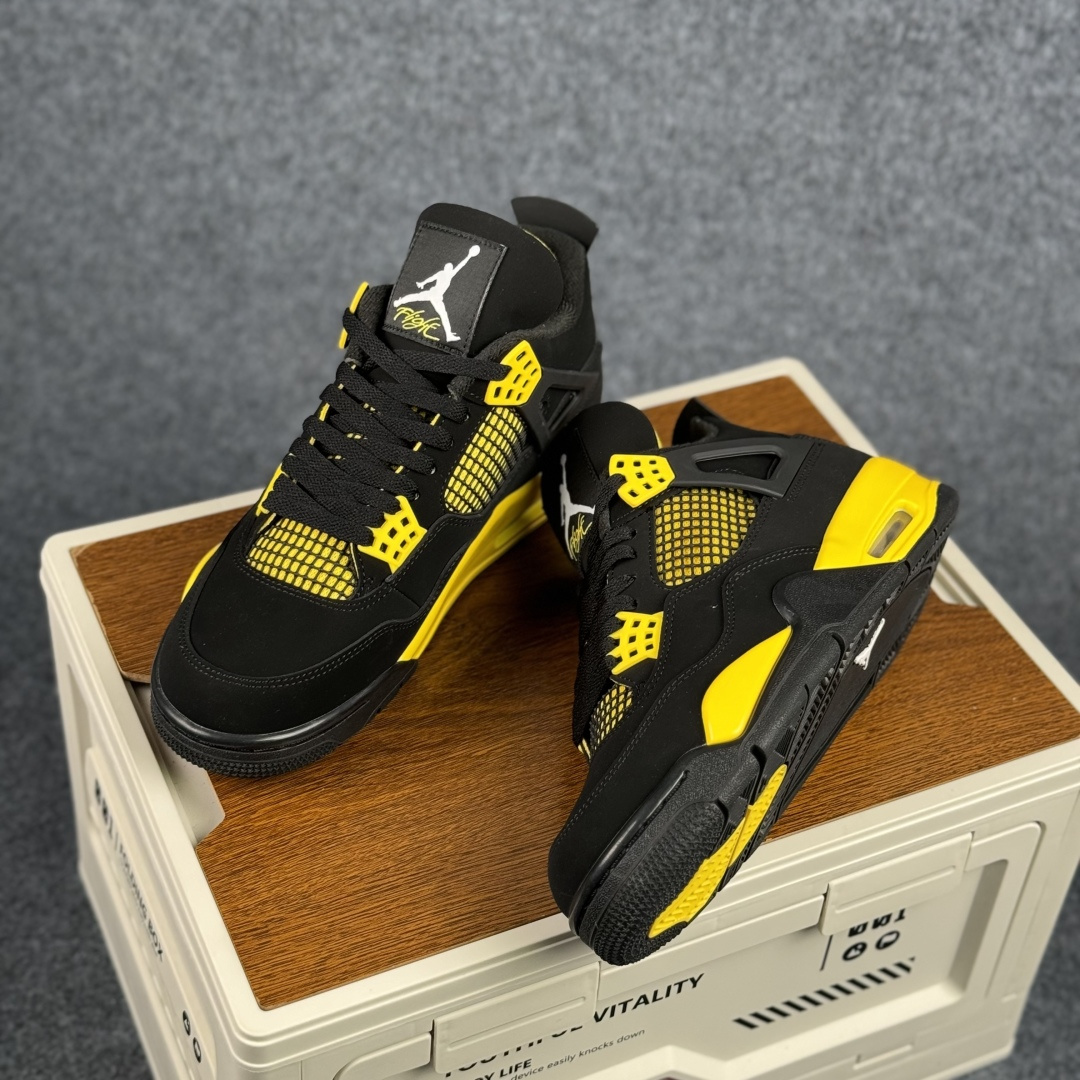 300 W版 Air Jordan AJ4 ”Metallic Gold” 黑黄 乔丹AJ4代中帮复古休闲篮球鞋 DH6927-017-Chinese UA Cheap High Quatity Brand Clothes Bags handbags Sneakers wholesale wholesaler seller from China Factory suppliers Fashion Clothing Shoes best Quality Beautiful Price 300 W版 Air Jordan AJ4 ”Metallic Gold” 黑黄 乔丹AJ4代中帮复古休闲篮球鞋 DH6927-017
