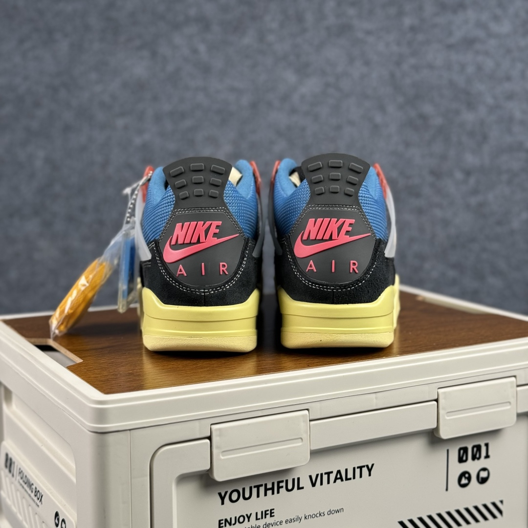 300 W版 Air Jordan AJ4 ”Metallic Gold” Un联名黑蓝 乔丹AJ4代中帮复古休闲篮球鞋 DC9533-001-Chinese UA Cheap High Quatity Brand Clothes Bags handbags Sneakers wholesale wholesaler seller from China Factory suppliers Fashion Clothing Shoes best Quality Beautiful Price 300 W版 Air Jordan AJ4 ”Metallic Gold” Un联名黑蓝 乔丹AJ4代中帮复古休闲篮球鞋 DC9533-001