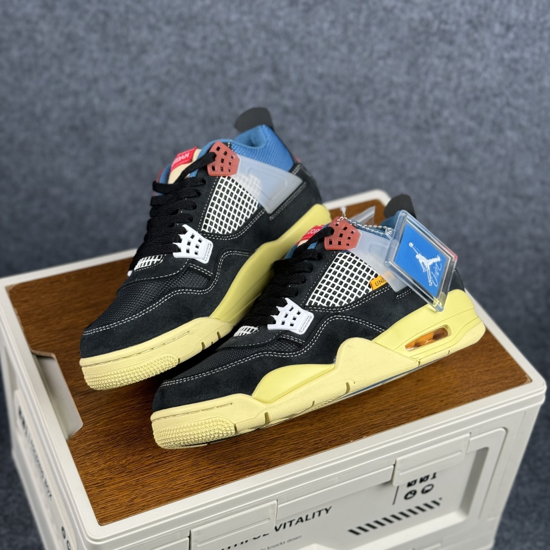 300 W版 Air Jordan AJ4 ”Metallic Gold” Un联名黑蓝 乔丹AJ4代中帮复古休闲篮球鞋 DC9533-001-Chinese UA Cheap High Quatity Brand Clothes Bags handbags Sneakers wholesale wholesaler seller from China Factory suppliers Fashion Clothing Shoes best Quality Beautiful Price 300 W版 Air Jordan AJ4 ”Metallic Gold” Un联名黑蓝 乔丹AJ4代中帮复古休闲篮球鞋 DC9533-001