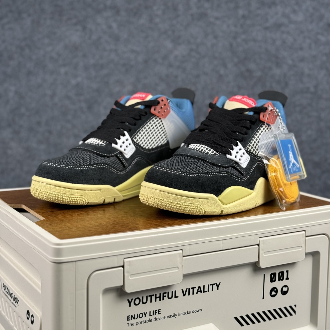 300 W版 Air Jordan AJ4 ”Metallic Gold” Un联名黑蓝 乔丹AJ4代中帮复古休闲篮球鞋 DC9533-001-Chinese UA Cheap High Quatity Brand Clothes Bags handbags Sneakers wholesale wholesaler seller from China Factory suppliers Fashion Clothing Shoes best Quality Beautiful Price 300 W版 Air Jordan AJ4 ”Metallic Gold” Un联名黑蓝 乔丹AJ4代中帮复古休闲篮球鞋 DC9533-001