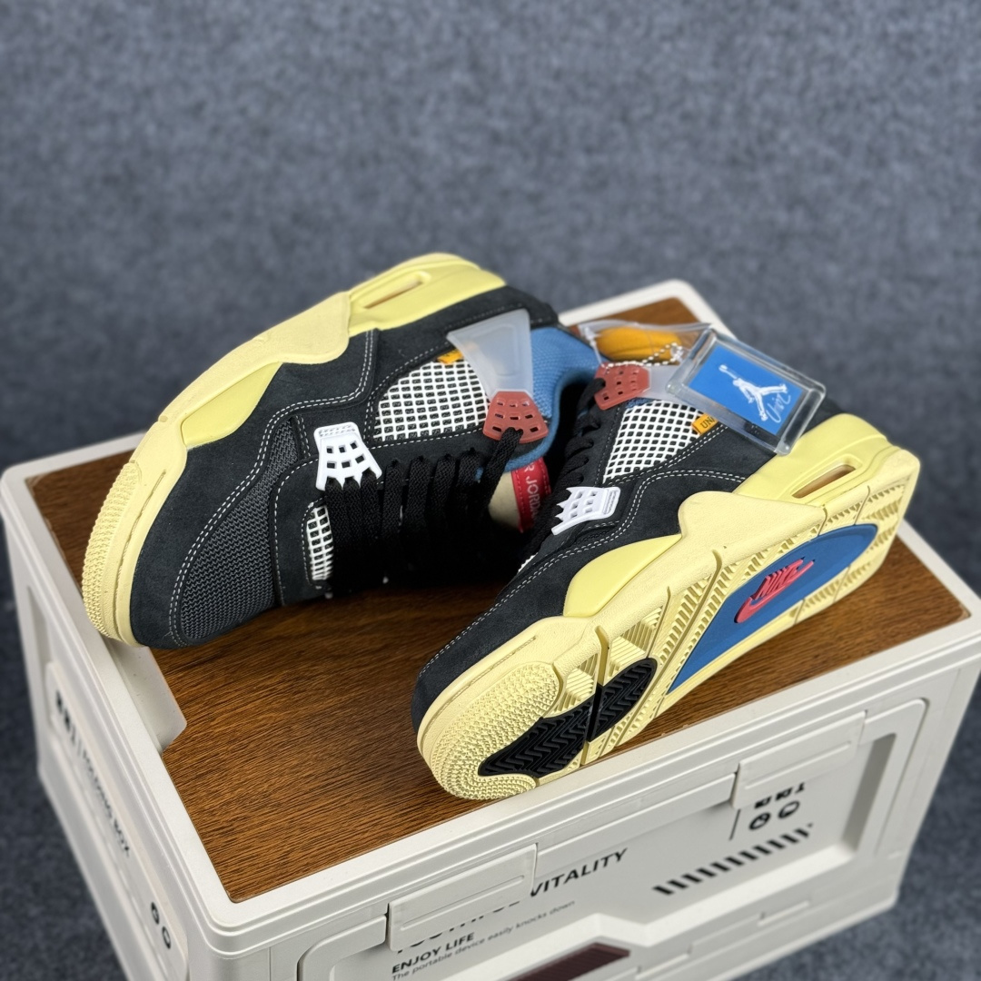 300 W版 Air Jordan AJ4 ”Metallic Gold” Un联名黑蓝 乔丹AJ4代中帮复古休闲篮球鞋 DC9533-001-Chinese UA Cheap High Quatity Brand Clothes Bags handbags Sneakers wholesale wholesaler seller from China Factory suppliers Fashion Clothing Shoes best Quality Beautiful Price 300 W版 Air Jordan AJ4 ”Metallic Gold” Un联名黑蓝 乔丹AJ4代中帮复古休闲篮球鞋 DC9533-001