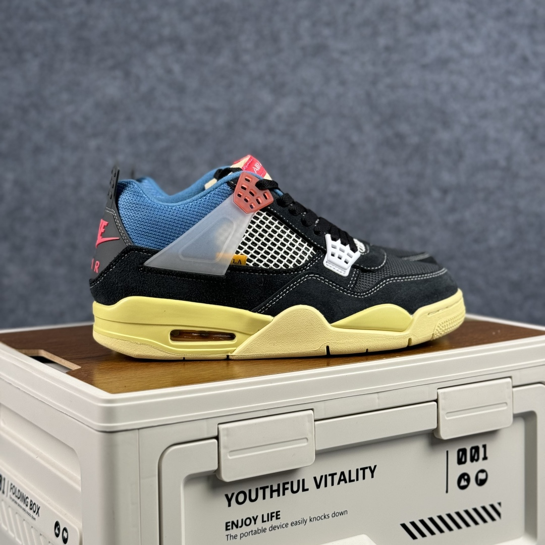 300 W版 Air Jordan AJ4 ”Metallic Gold” Un联名黑蓝 乔丹AJ4代中帮复古休闲篮球鞋 DC9533-001-Chinese UA Cheap High Quatity Brand Clothes Bags handbags Sneakers wholesale wholesaler seller from China Factory suppliers Fashion Clothing Shoes best Quality Beautiful Price 300 W版 Air Jordan AJ4 ”Metallic Gold” Un联名黑蓝 乔丹AJ4代中帮复古休闲篮球鞋 DC9533-001