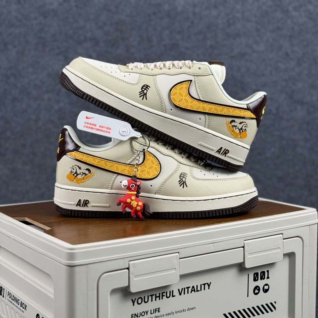 260 Nike Air Force 1'07 Low 马年限定 米杏金纹 空军一号低帮休闲板鞋 NH0601-504-Chinese UA Cheap High Quatity Brand Clothes Bags handbags Sneakers wholesale wholesaler seller from China Factory suppliers Fashion Clothing Shoes best Quality Beautiful Price 260 Nike Air Force 1'07 Low 马年限定 米杏金纹 空军一号低帮休闲板鞋 NH0601-504