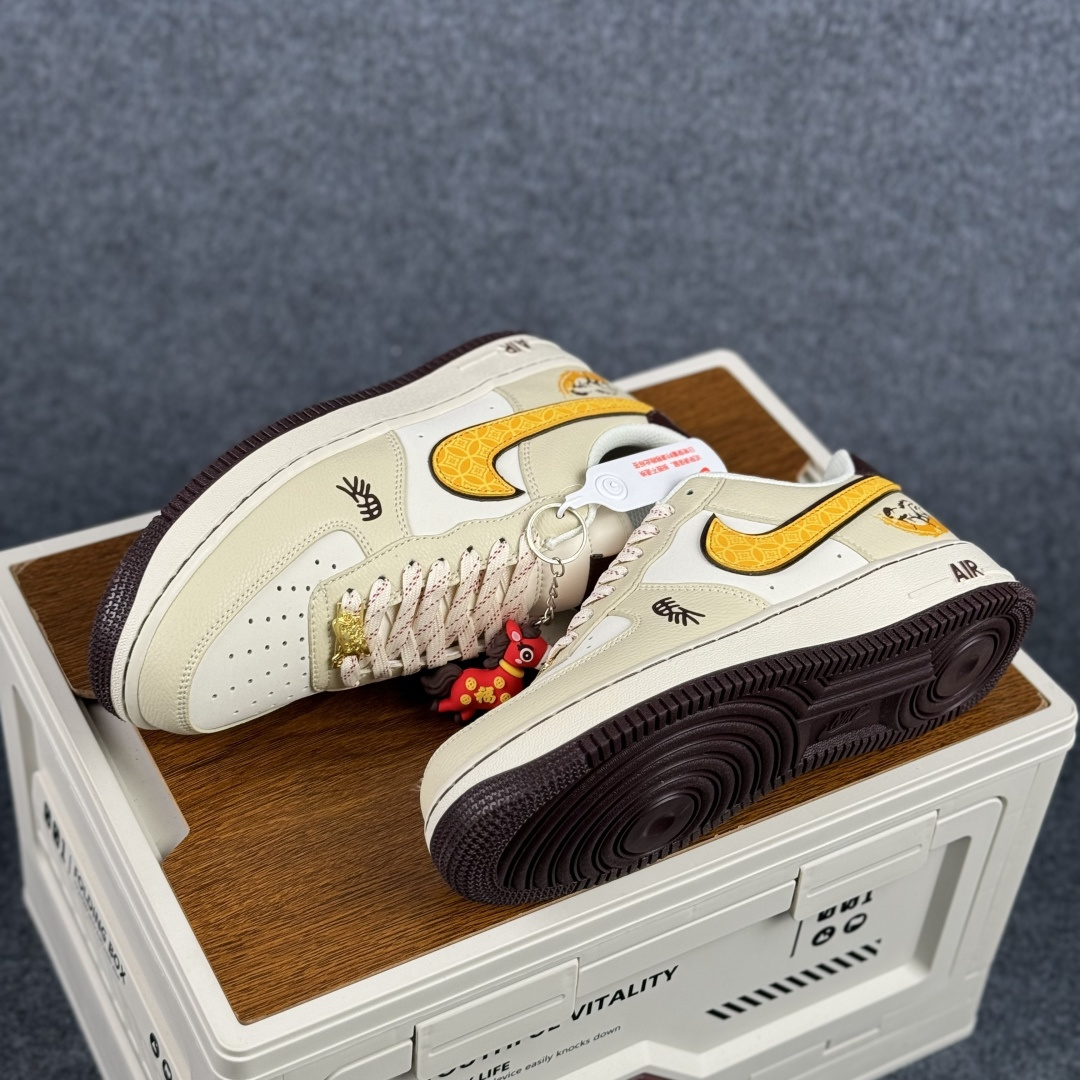 260 Nike Air Force 1'07 Low 马年限定 米杏金纹 空军一号低帮休闲板鞋 NH0601-504-Chinese UA Cheap High Quatity Brand Clothes Bags handbags Sneakers wholesale wholesaler seller from China Factory suppliers Fashion Clothing Shoes best Quality Beautiful Price 260 Nike Air Force 1'07 Low 马年限定 米杏金纹 空军一号低帮休闲板鞋 NH0601-504