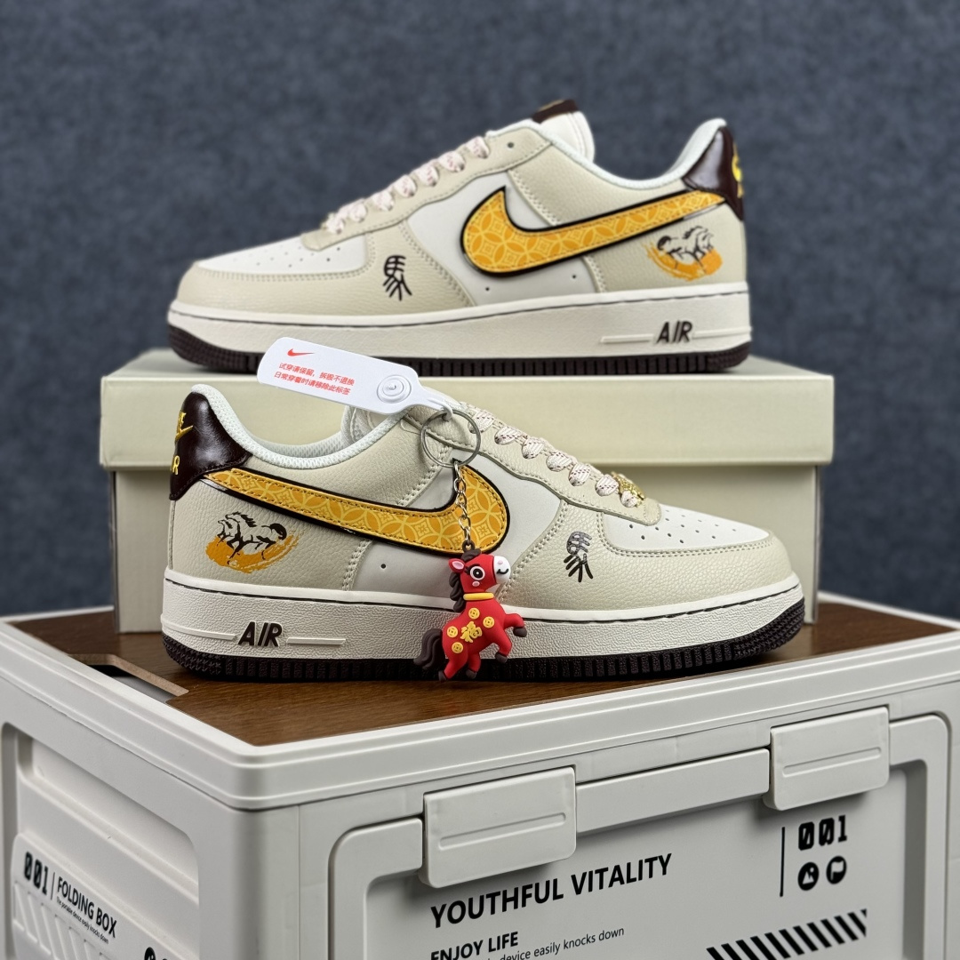 260 Nike Air Force 1'07 Low 马年限定 米杏金纹 空军一号低帮休闲板鞋 NH0601-504-Chinese UA Cheap High Quatity Brand Clothes Bags handbags Sneakers wholesale wholesaler seller from China Factory suppliers Fashion Clothing Shoes best Quality Beautiful Price 260 Nike Air Force 1'07 Low 马年限定 米杏金纹 空军一号低帮休闲板鞋 NH0601-504