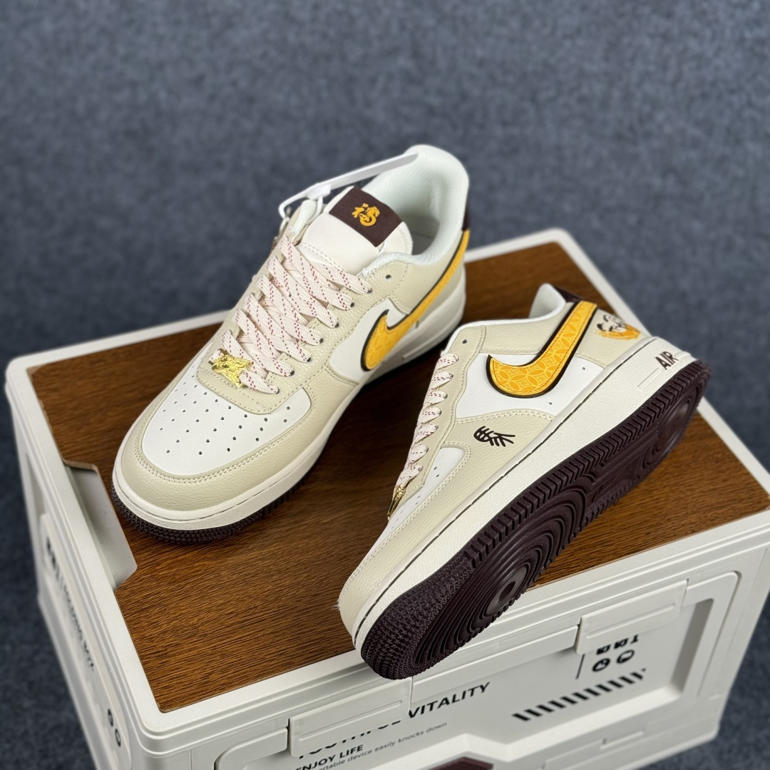 260 Nike Air Force 1'07 Low 马年限定 米杏金纹 空军一号低帮休闲板鞋 NH0601-504-Chinese UA Cheap High Quatity Brand Clothes Bags handbags Sneakers wholesale wholesaler seller from China Factory suppliers Fashion Clothing Shoes best Quality Beautiful Price 260 Nike Air Force 1'07 Low 马年限定 米杏金纹 空军一号低帮休闲板鞋 NH0601-504