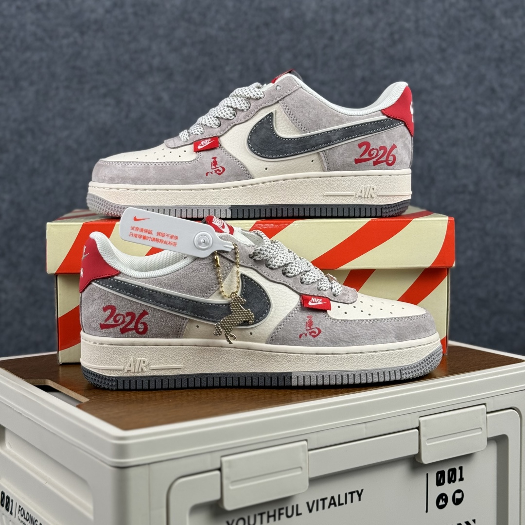 260 Nike Air Force 1'07 Low 马年限定 灰红质感 空军一号低帮休闲板鞋 HT5088-628-Chinese UA Cheap High Quatity Brand Clothes Bags handbags Sneakers wholesale wholesaler seller from China Factory suppliers Fashion Clothing Shoes best Quality Beautiful Price 260 Nike Air Force 1'07 Low 马年限定 灰红质感 空军一号低帮休闲板鞋 HT5088-628