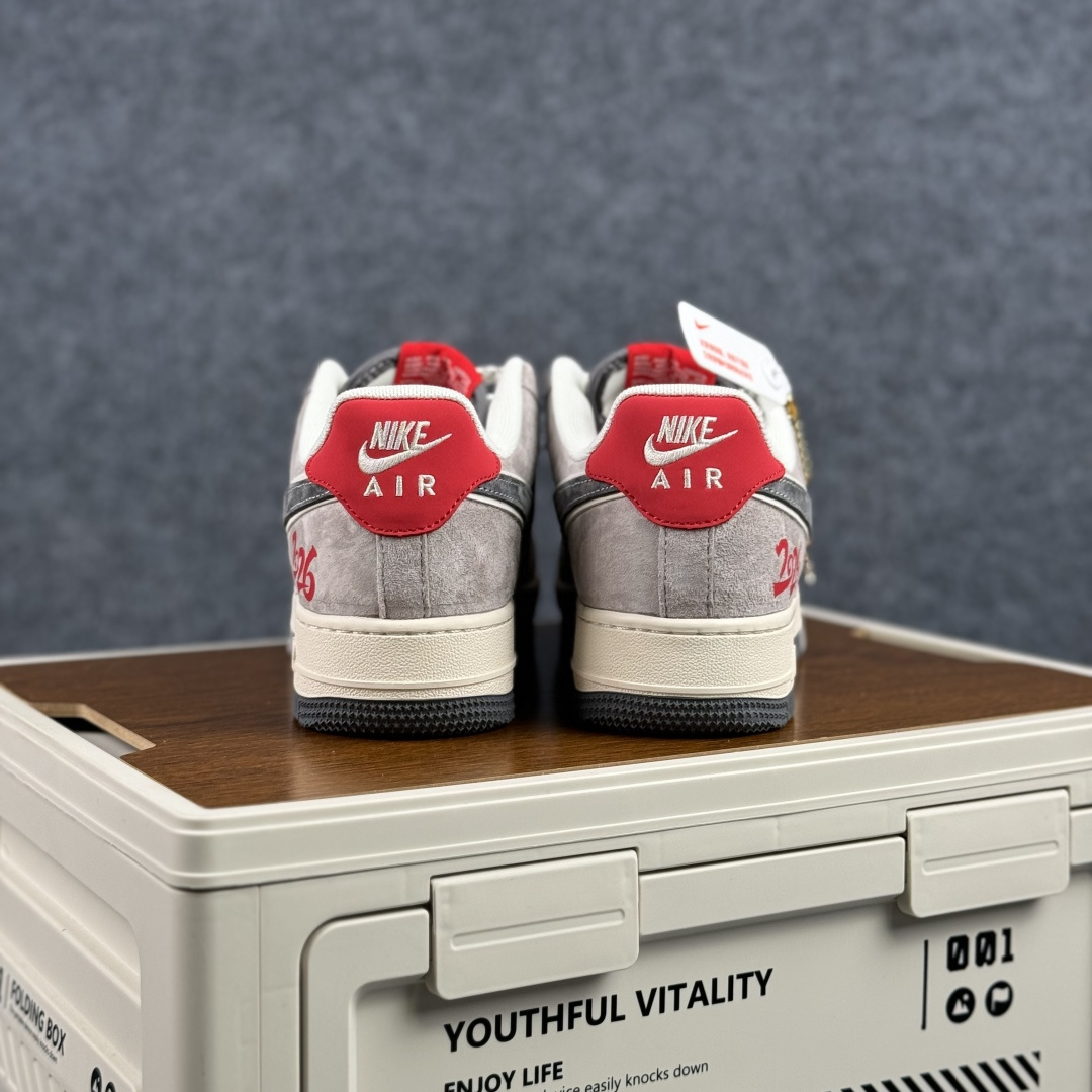 260 Nike Air Force 1'07 Low 马年限定 灰红质感 空军一号低帮休闲板鞋 HT5088-628-Chinese UA Cheap High Quatity Brand Clothes Bags handbags Sneakers wholesale wholesaler seller from China Factory suppliers Fashion Clothing Shoes best Quality Beautiful Price 260 Nike Air Force 1'07 Low 马年限定 灰红质感 空军一号低帮休闲板鞋 HT5088-628