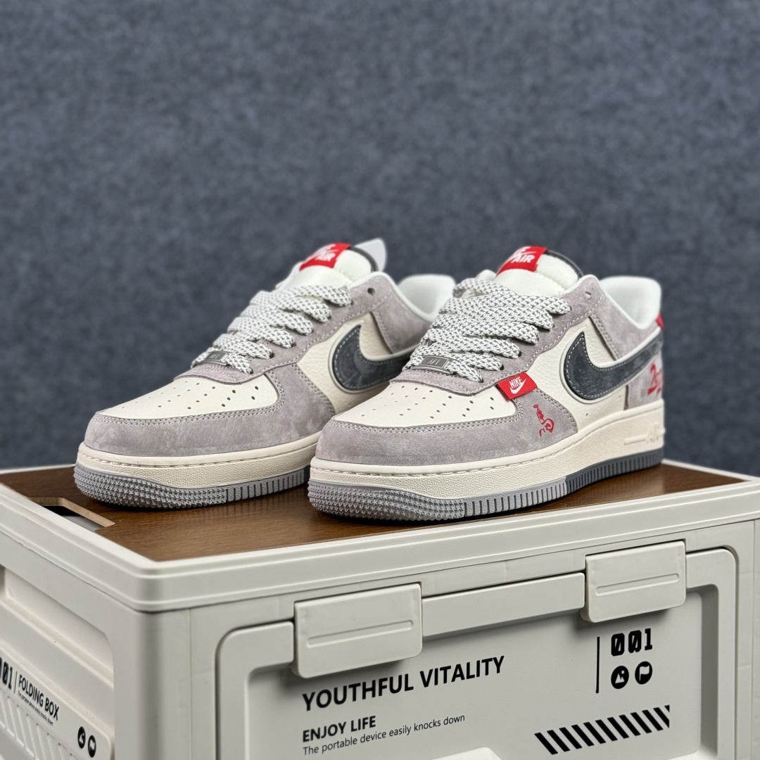 260 Nike Air Force 1'07 Low 马年限定 灰红质感 空军一号低帮休闲板鞋 HT5088-628-Chinese UA Cheap High Quatity Brand Clothes Bags handbags Sneakers wholesale wholesaler seller from China Factory suppliers Fashion Clothing Shoes best Quality Beautiful Price 260 Nike Air Force 1'07 Low 马年限定 灰红质感 空军一号低帮休闲板鞋 HT5088-628