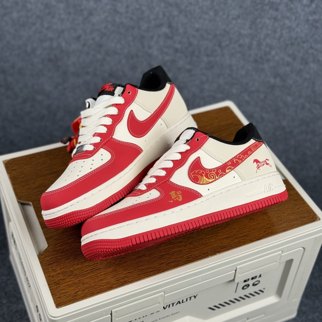 260 Nike Air Force 1'07 Low 马年限定 红金配色 空军一号低帮休闲板鞋 FC1688-260-Chinese UA Cheap High Quatity Brand Clothes Bags handbags Sneakers wholesale wholesaler seller from China Factory suppliers Fashion Clothing Shoes best Quality Beautiful Price 260 Nike Air Force 1'07 Low 马年限定 红金配色 空军一号低帮休闲板鞋 FC1688-260