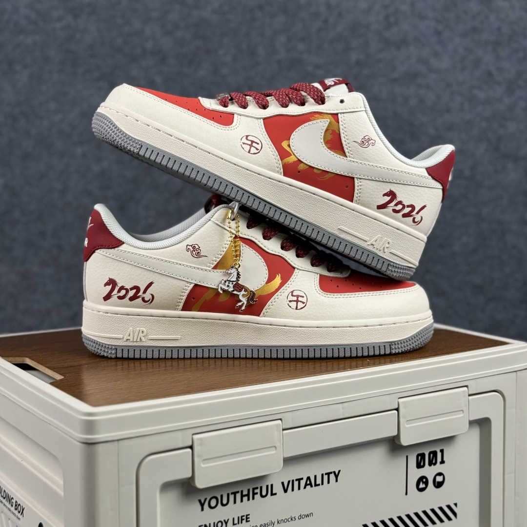 Nike Air Force 1'07 Low 马年限定 红白撞色 空军一号低帮休闲板鞋 JP2026-151-Top High Quatity Cheap Sneakers Fashion Clothing Clothes Bags handbags Shoes of all Brand wholesale With The best Quality And Beautiful Price from China Factory Chinese suppliers wholesaler seller Nike Air Force 1'07 Low 马年限定 红白撞色 空军一号低帮休闲板鞋 JP2026-151