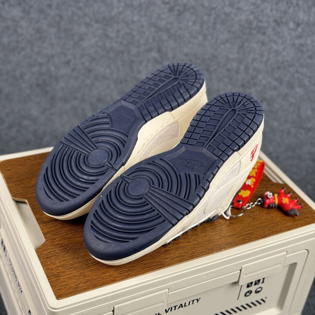 Nike Dunk Low 2026 丙午马年限定款 Swoosh 标识融入红金撞色的马形图案与火焰纹理 LX1988-804-Top High Quatity Cheap Sneakers Fashion Clothing Clothes Bags handbags Shoes of all Brand wholesale With The best Quality And Beautiful Price from China Factory Chinese suppliers wholesaler seller Nike Dunk Low 2026 丙午马年限定款 Swoosh 标识融入红金撞色的马形图案与火焰纹理 LX1988-804