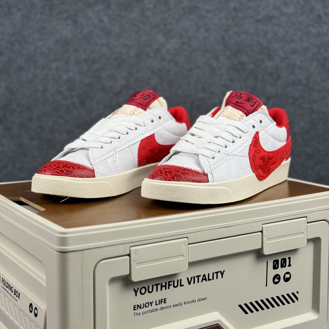 160 Nike Blazer Low '77 Jumbo 马年限定 定制开拓者 低帮休闲运动板鞋 MN2026-003-Chinese UA Cheap High Quatity Brand Clothes Bags handbags Sneakers wholesale wholesaler seller from China Factory suppliers Fashion Clothing Shoes best Quality Beautiful Price 160 Nike Blazer Low '77 Jumbo 马年限定 定制开拓者 低帮休闲运动板鞋 MN2026-003