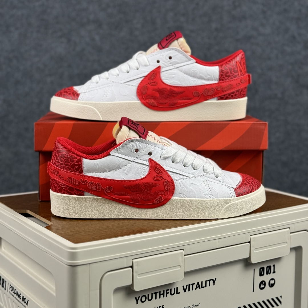 160 Nike Blazer Low '77 Jumbo 马年限定 定制开拓者 低帮休闲运动板鞋 MN2026-003-Chinese UA Cheap High Quatity Brand Clothes Bags handbags Sneakers wholesale wholesaler seller from China Factory suppliers Fashion Clothing Shoes best Quality Beautiful Price 160 Nike Blazer Low '77 Jumbo 马年限定 定制开拓者 低帮休闲运动板鞋 MN2026-003
