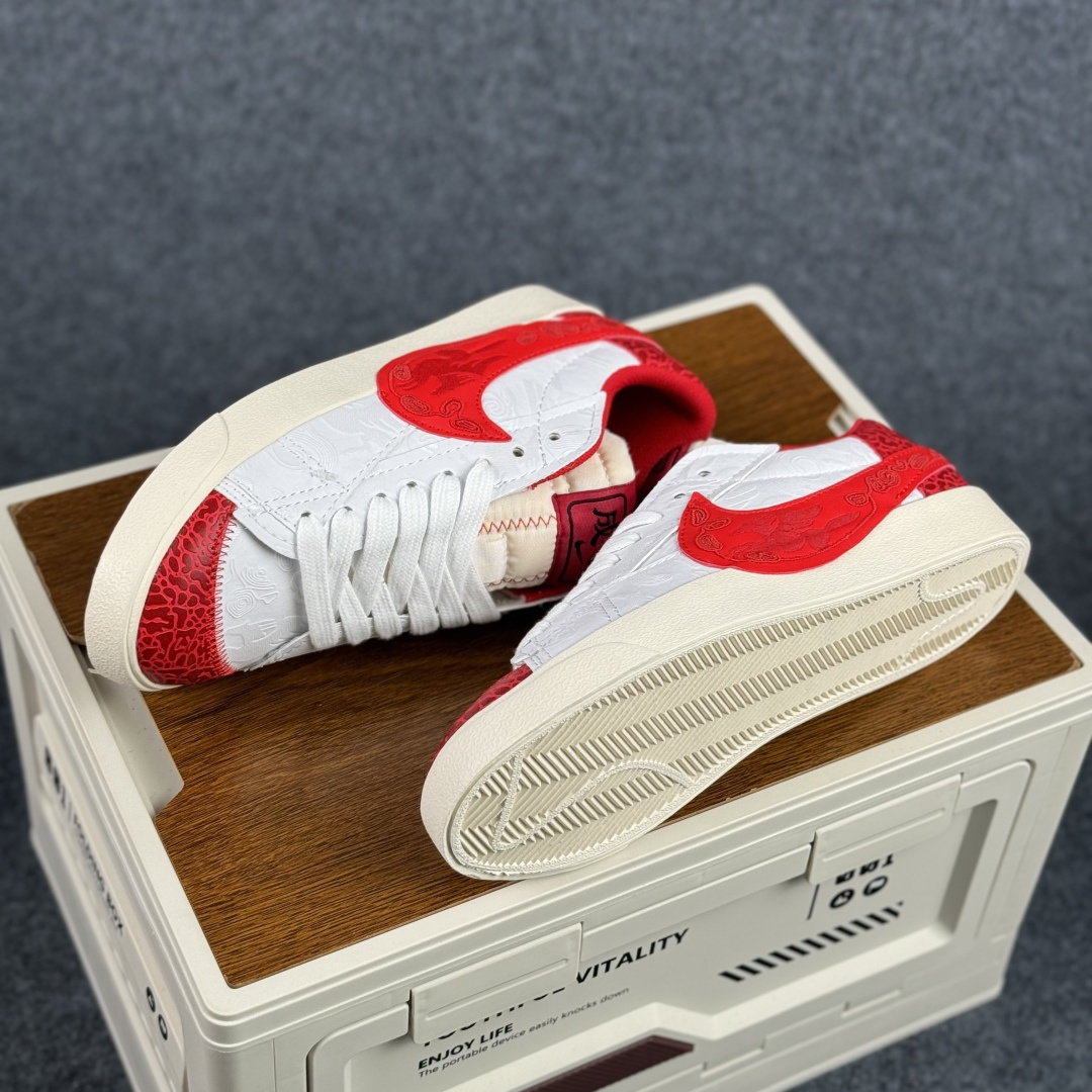 160 Nike Blazer Low '77 Jumbo 马年限定 定制开拓者 低帮休闲运动板鞋 MN2026-003-Chinese UA Cheap High Quatity Brand Clothes Bags handbags Sneakers wholesale wholesaler seller from China Factory suppliers Fashion Clothing Shoes best Quality Beautiful Price 160 Nike Blazer Low '77 Jumbo 马年限定 定制开拓者 低帮休闲运动板鞋 MN2026-003
