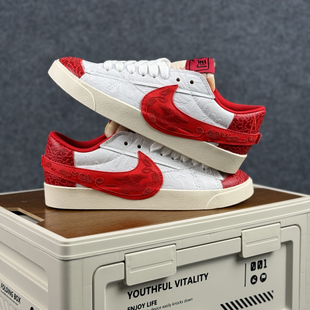 160 Nike Blazer Low '77 Jumbo 马年限定 定制开拓者 低帮休闲运动板鞋 MN2026-003-Chinese UA Cheap High Quatity Brand Clothes Bags handbags Sneakers wholesale wholesaler seller from China Factory suppliers Fashion Clothing Shoes best Quality Beautiful Price 160 Nike Blazer Low '77 Jumbo 马年限定 定制开拓者 低帮休闲运动板鞋 MN2026-003