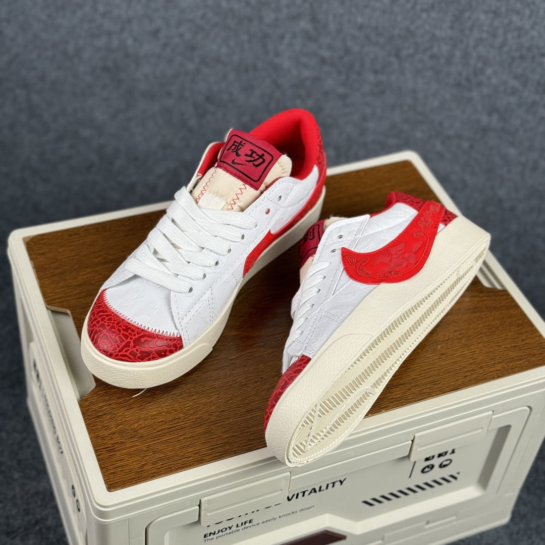 160 Nike Blazer Low '77 Jumbo 马年限定 定制开拓者 低帮休闲运动板鞋 MN2026-003-Chinese UA Cheap High Quatity Brand Clothes Bags handbags Sneakers wholesale wholesaler seller from China Factory suppliers Fashion Clothing Shoes best Quality Beautiful Price 160 Nike Blazer Low '77 Jumbo 马年限定 定制开拓者 低帮休闲运动板鞋 MN2026-003
