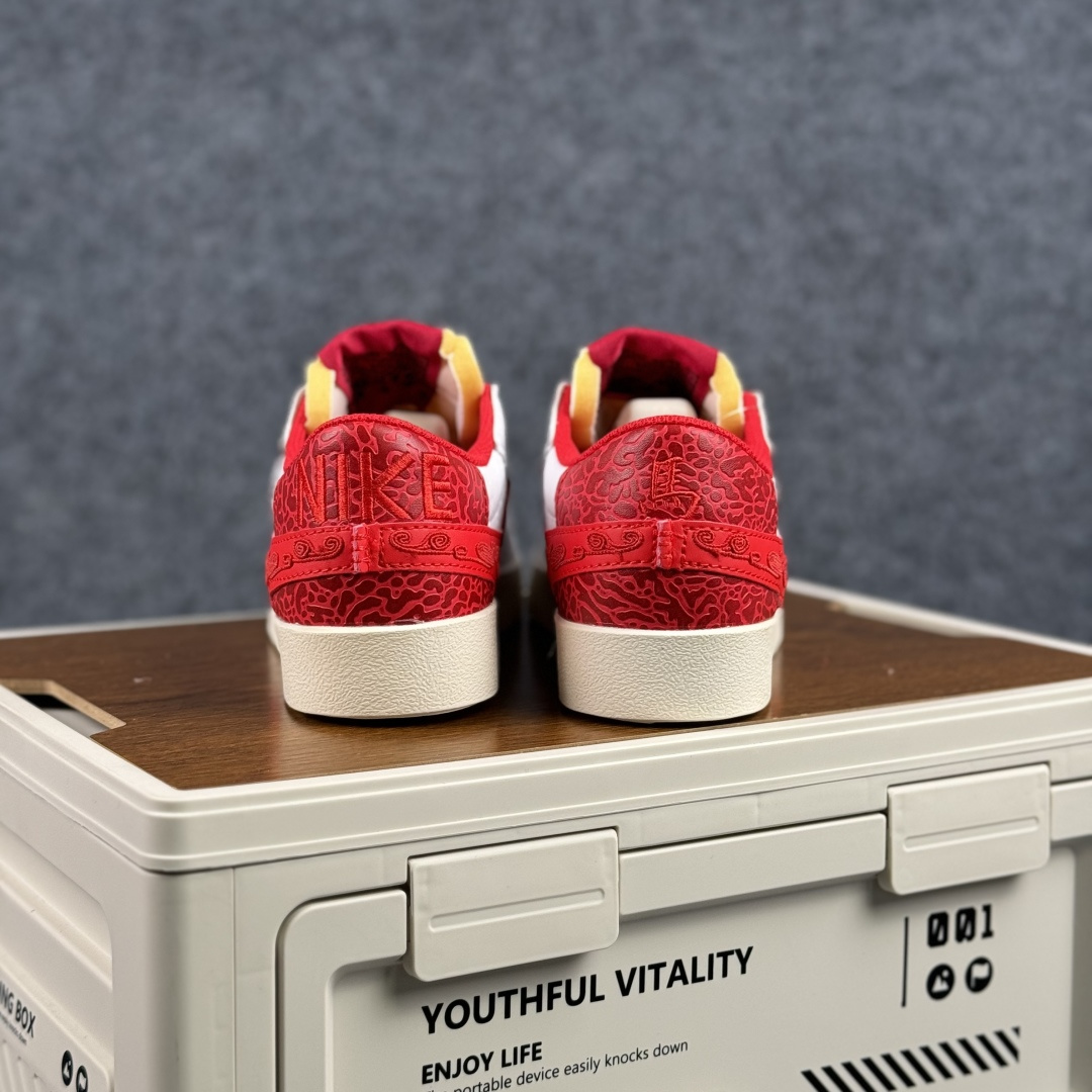 160 Nike Blazer Low '77 Jumbo 马年限定 定制开拓者 低帮休闲运动板鞋 MN2026-003-Chinese UA Cheap High Quatity Brand Clothes Bags handbags Sneakers wholesale wholesaler seller from China Factory suppliers Fashion Clothing Shoes best Quality Beautiful Price 160 Nike Blazer Low '77 Jumbo 马年限定 定制开拓者 低帮休闲运动板鞋 MN2026-003