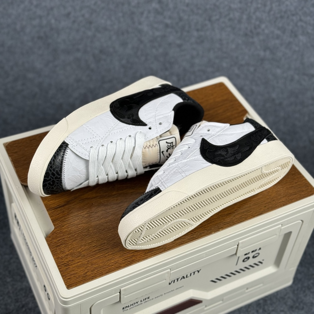 160 Nike Blazer Low '77 Jumbo 马年限定 定制开拓者 低帮休闲运动板鞋 MN2026-004-Chinese UA Cheap High Quatity Brand Clothes Bags handbags Sneakers wholesale wholesaler seller from China Factory suppliers Fashion Clothing Shoes best Quality Beautiful Price 160 Nike Blazer Low '77 Jumbo 马年限定 定制开拓者 低帮休闲运动板鞋 MN2026-004