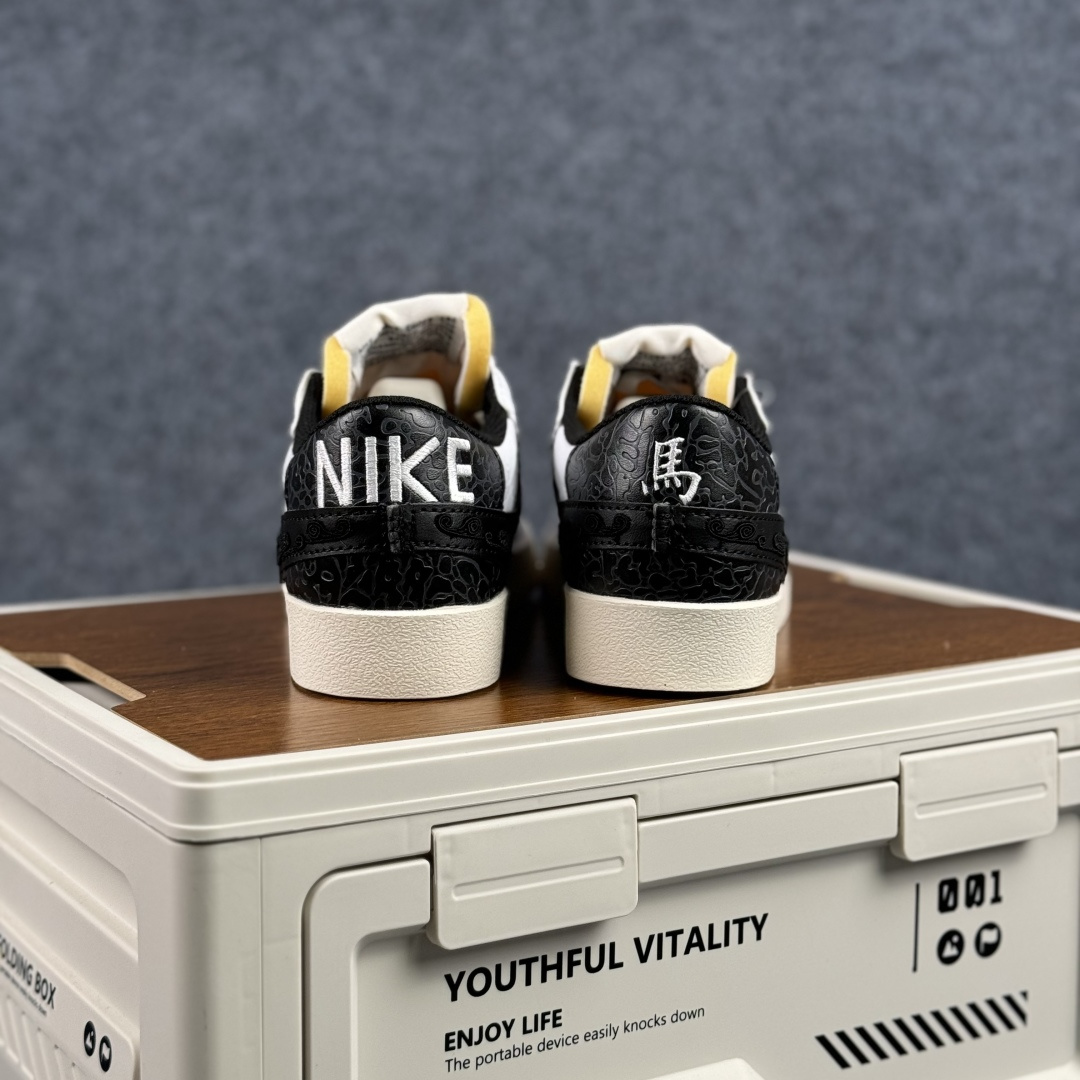 160 Nike Blazer Low '77 Jumbo 马年限定 定制开拓者 低帮休闲运动板鞋 MN2026-004-Chinese UA Cheap High Quatity Brand Clothes Bags handbags Sneakers wholesale wholesaler seller from China Factory suppliers Fashion Clothing Shoes best Quality Beautiful Price 160 Nike Blazer Low '77 Jumbo 马年限定 定制开拓者 低帮休闲运动板鞋 MN2026-004