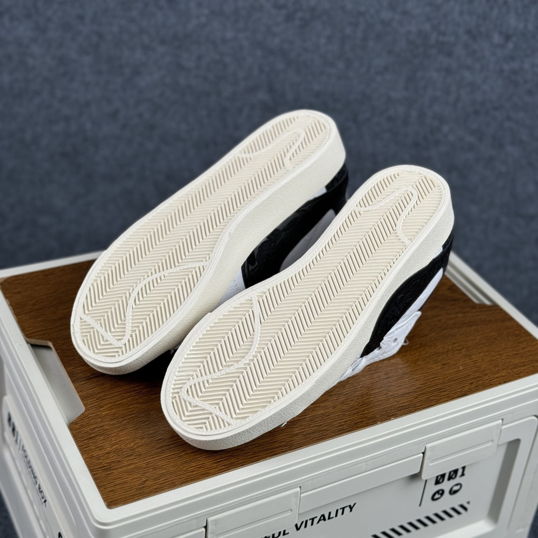 160 Nike Blazer Low '77 Jumbo 马年限定 定制开拓者 低帮休闲运动板鞋 MN2026-004-Chinese UA Cheap High Quatity Brand Clothes Bags handbags Sneakers wholesale wholesaler seller from China Factory suppliers Fashion Clothing Shoes best Quality Beautiful Price 160 Nike Blazer Low '77 Jumbo 马年限定 定制开拓者 低帮休闲运动板鞋 MN2026-004