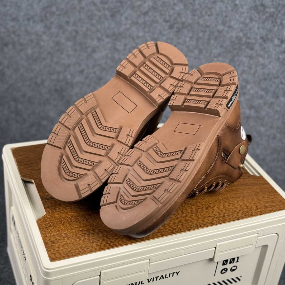 新货Timberland添柏/天伯伦户外中帮休闲大黄靴