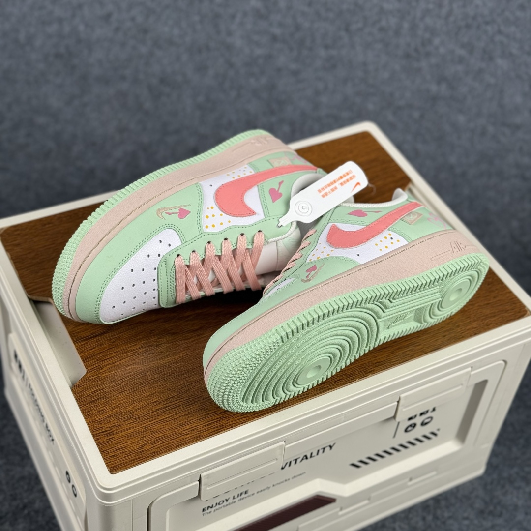 260 Nike Air Force 1'07 Low ”Mint & Pink Sweetheart” 手绘涂鸦 青粉蜜恋 空军一号低帮休闲板鞋 DB3301-909-Chinese UA Cheap High Quatity Brand Clothes Bags handbags Sneakers wholesale wholesaler seller from China Factory suppliers Fashion Clothing Shoes best Quality Beautiful Price 260 Nike Air Force 1'07 Low ”Mint & Pink Sweetheart” 手绘涂鸦 青粉蜜恋 空军一号低帮休闲板鞋 DB3301-909