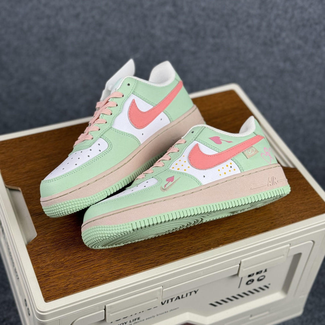 260 Nike Air Force 1'07 Low ”Mint & Pink Sweetheart” 手绘涂鸦 青粉蜜恋 空军一号低帮休闲板鞋 DB3301-909-Chinese UA Cheap High Quatity Brand Clothes Bags handbags Sneakers wholesale wholesaler seller from China Factory suppliers Fashion Clothing Shoes best Quality Beautiful Price 260 Nike Air Force 1'07 Low ”Mint & Pink Sweetheart” 手绘涂鸦 青粉蜜恋 空军一号低帮休闲板鞋 DB3301-909