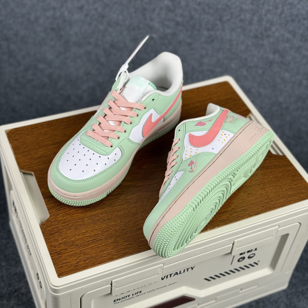 260 Nike Air Force 1'07 Low ”Mint & Pink Sweetheart” 手绘涂鸦 青粉蜜恋 空军一号低帮休闲板鞋 DB3301-909-Chinese UA Cheap High Quatity Brand Clothes Bags handbags Sneakers wholesale wholesaler seller from China Factory suppliers Fashion Clothing Shoes best Quality Beautiful Price 260 Nike Air Force 1'07 Low ”Mint & Pink Sweetheart” 手绘涂鸦 青粉蜜恋 空军一号低帮休闲板鞋 DB3301-909