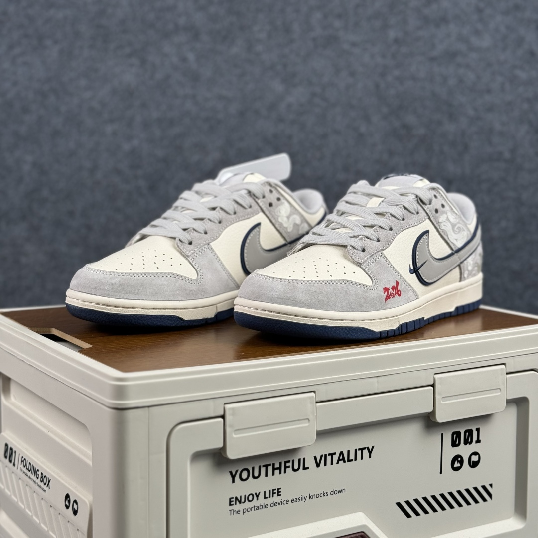 Nike Dunk Low 2026 丙午马年限定款 Swoosh 标识融入米白撞色的马形图案与火焰纹理 MY9969-901