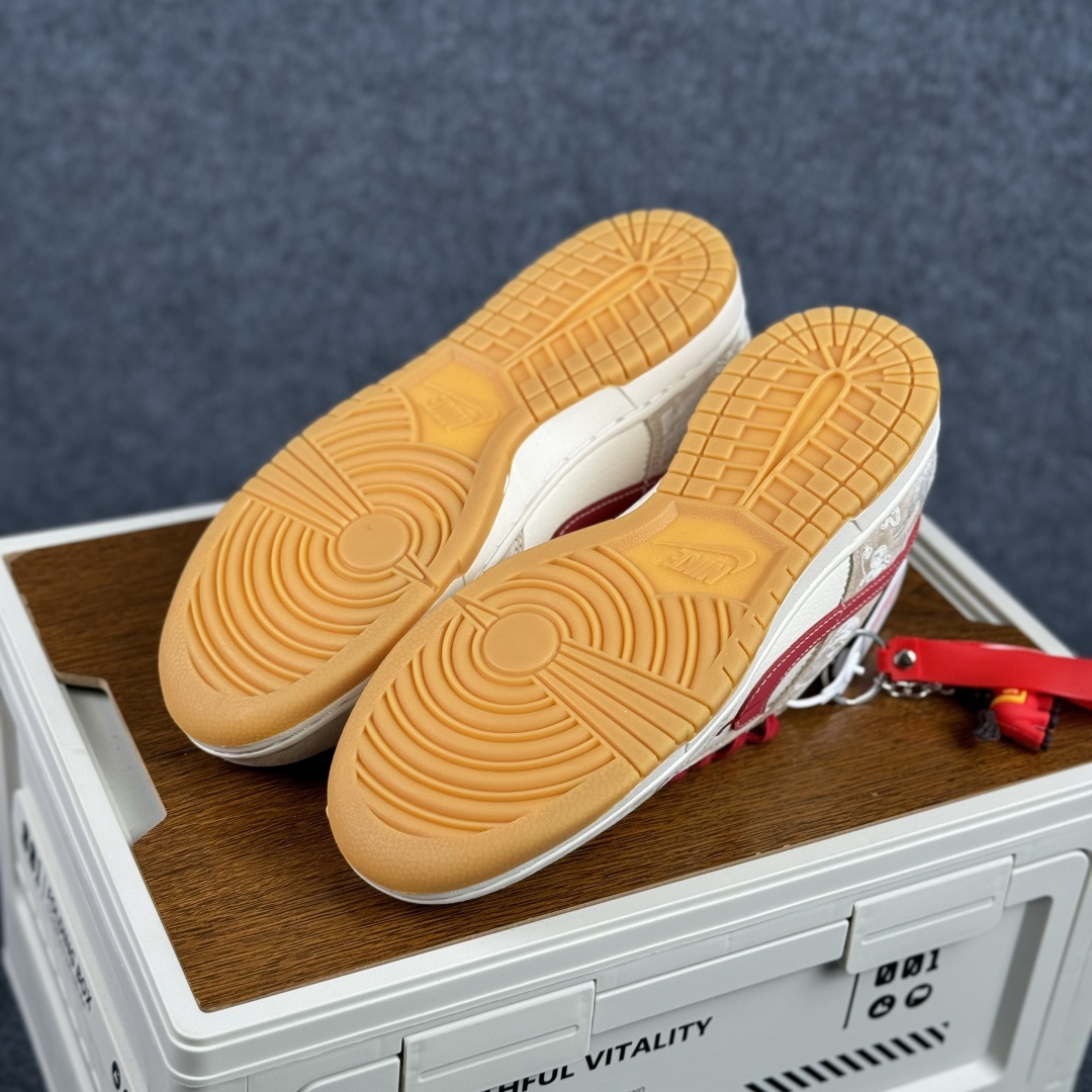 Nike Dunk Low 2026 丙午马年限定款 Swoosh 标识融入红金撞色的马形图案与火焰纹理 DX2688-016-Top High Quatity Cheap Sneakers Fashion Clothing Clothes Bags handbags Shoes of all Brand wholesale With The best Quality And Beautiful Price from China Factory Chinese suppliers wholesaler seller Nike Dunk Low 2026 丙午马年限定款 Swoosh 标识融入红金撞色的马形图案与火焰纹理 DX2688-016