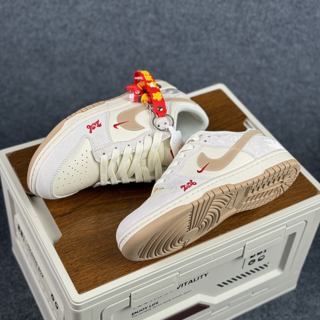 280 Nike Dunk Low 2026 丙午马年限定款 Swoosh 标识融入红金撞色的马形图案与火焰纹理 MY9969-903