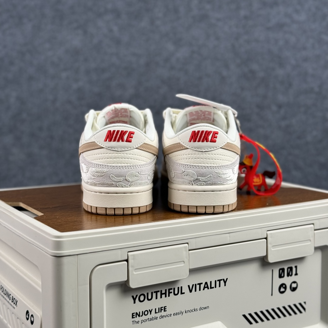 280 Nike Dunk Low 2026 丙午马年限定款 Swoosh 标识融入红金撞色的马形图案与火焰纹理 MY9969-903