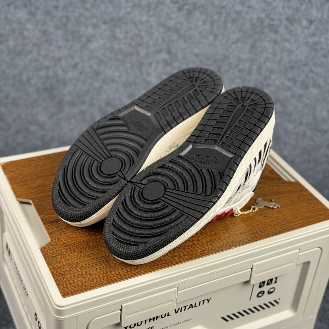 280 Nike Air Jordan 1 Low 定制配色 马年限定 定制AJ联名-高端定制 低帮复古文化板鞋 XT6998-113-Chinese UA Cheap High Quatity Brand Clothes Bags handbags Sneakers wholesale wholesaler seller from China Factory suppliers Fashion Clothing Shoes best Quality Beautiful Price 280 Nike Air Jordan 1 Low 定制配色 马年限定 定制AJ联名-高端定制 低帮复古文化板鞋 XT6998-113