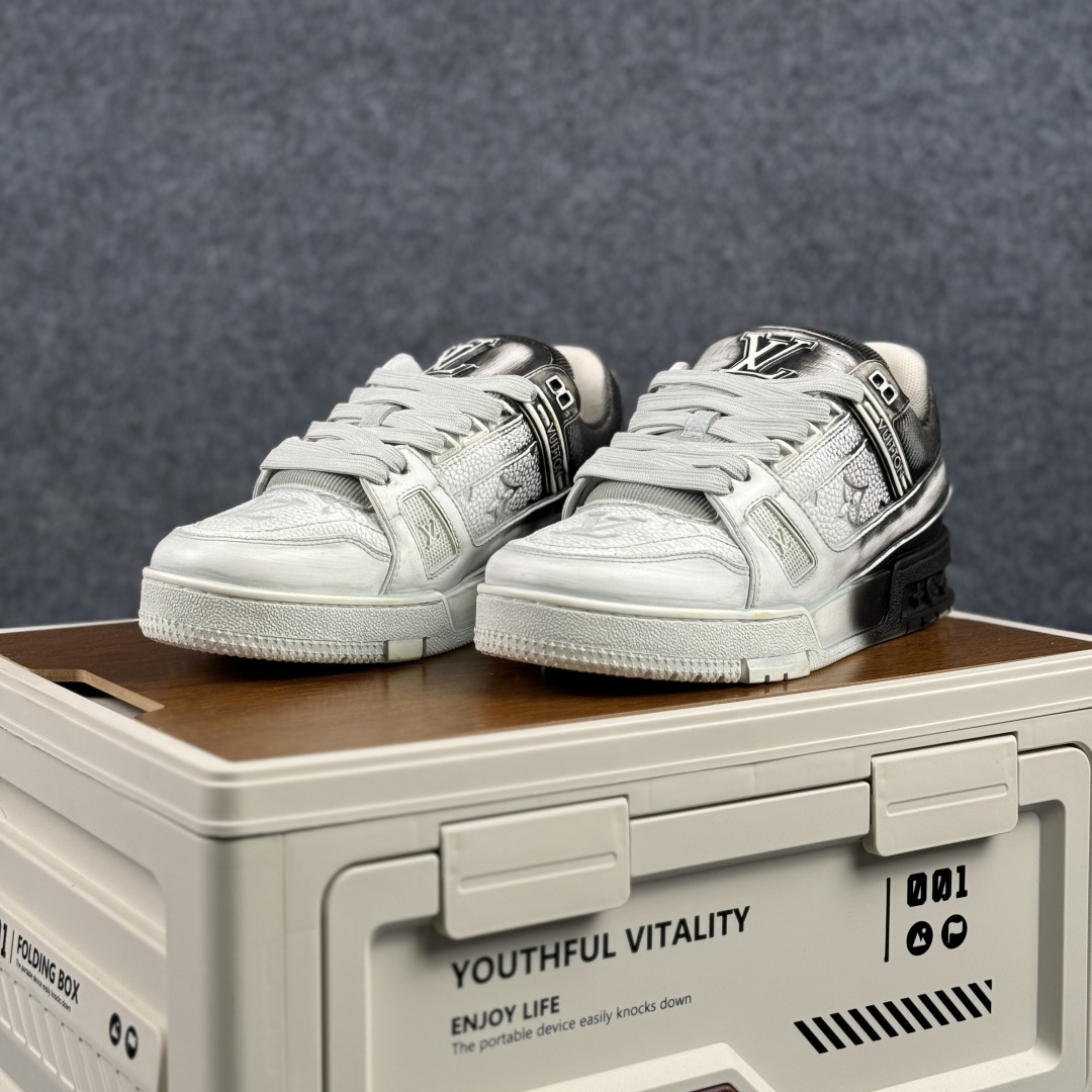 550 LOUIS VUITTON 路易威登 LV Trainer 板鞋