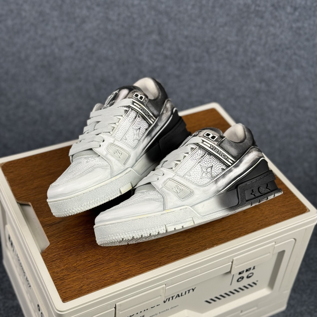 550 LOUIS VUITTON 路易威登 LV Trainer 板鞋