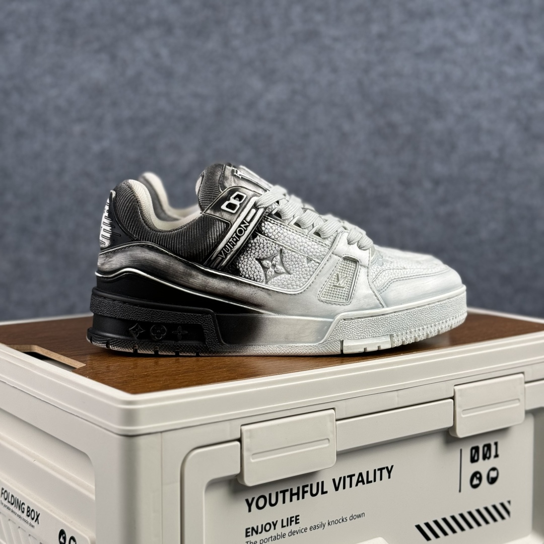 550 LOUIS VUITTON 路易威登 LV Trainer 板鞋