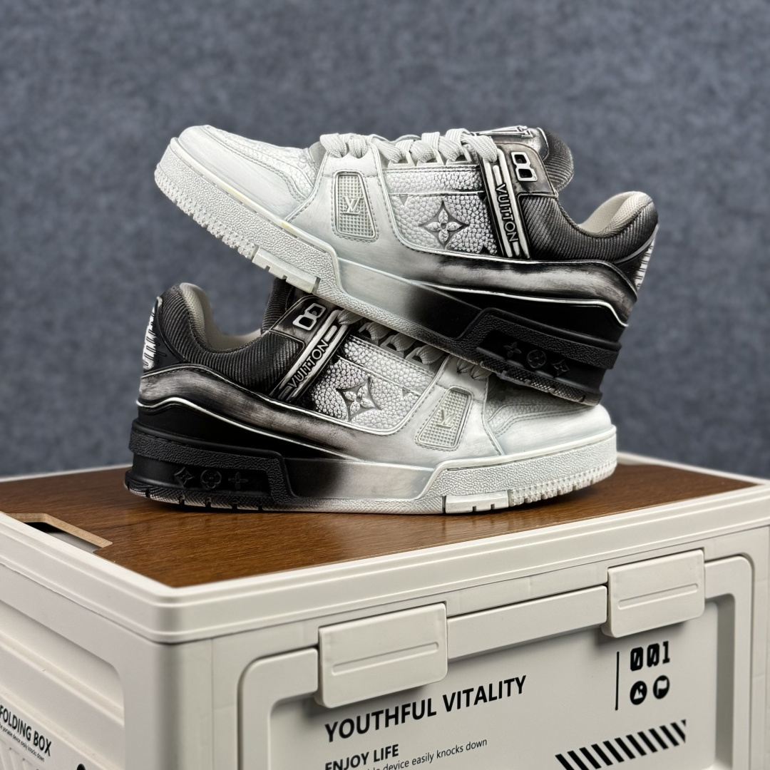 550 LOUIS VUITTON 路易威登 LV Trainer 板鞋