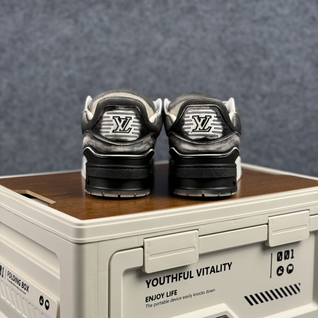550 LOUIS VUITTON 路易威登 LV Trainer 板鞋