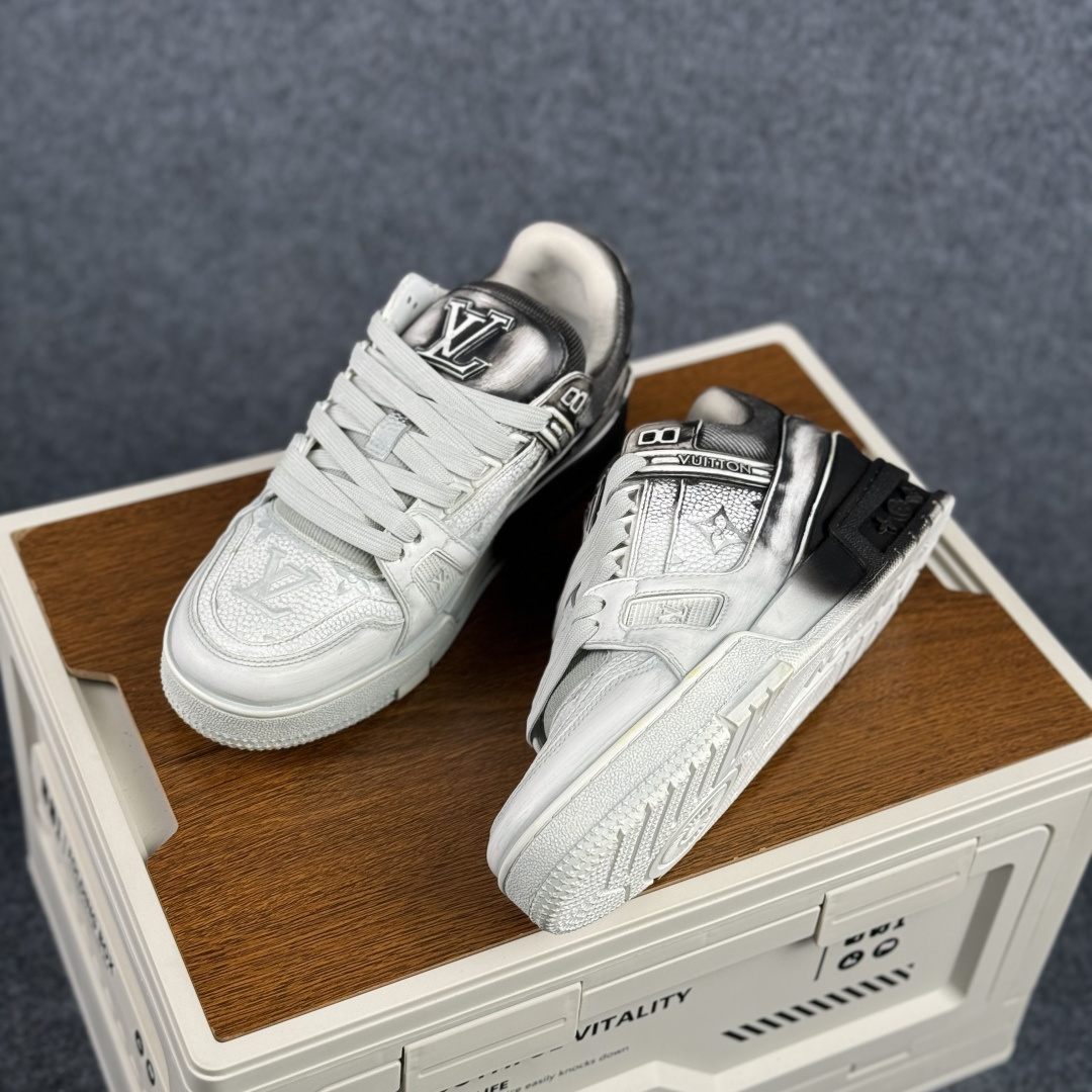 550 LOUIS VUITTON 路易威登 LV Trainer 板鞋