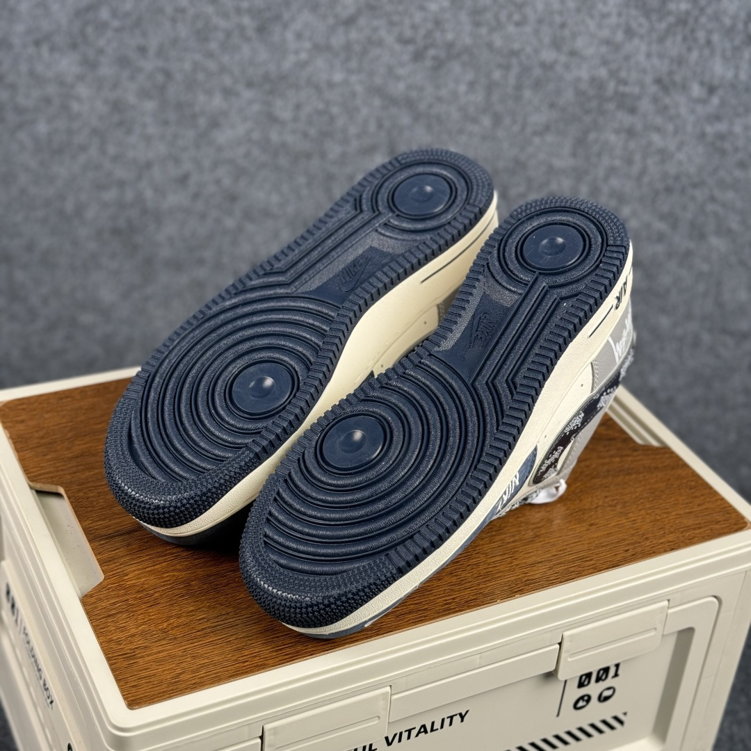 260 Nike Air Force 1 Low x Stüssy 联名 复古街头 质感拉满 当传奇鞋型遇上西海岸潮流符号 SS1979-014-Chinese UA Cheap High Quatity Brand Clothes Bags handbags Sneakers wholesale wholesaler seller from China Factory suppliers Fashion Clothing Shoes best Quality Beautiful Price 260 Nike Air Force 1 Low x Stüssy 联名 复古街头 质感拉满 当传奇鞋型遇上西海岸潮流符号 SS1979-014