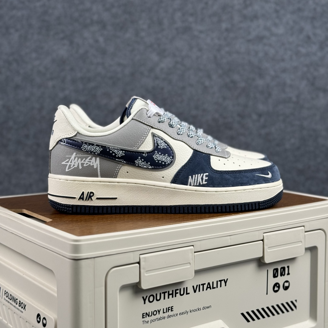 260 Nike Air Force 1 Low x Stüssy 联名 复古街头 质感拉满 当传奇鞋型遇上西海岸潮流符号 SS1979-014-Chinese UA Cheap High Quatity Brand Clothes Bags handbags Sneakers wholesale wholesaler seller from China Factory suppliers Fashion Clothing Shoes best Quality Beautiful Price 260 Nike Air Force 1 Low x Stüssy 联名 复古街头 质感拉满 当传奇鞋型遇上西海岸潮流符号 SS1979-014